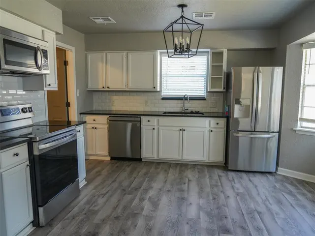 Photo 6 — 5719 NW Chestnut Lane, Lawton, OK 73505