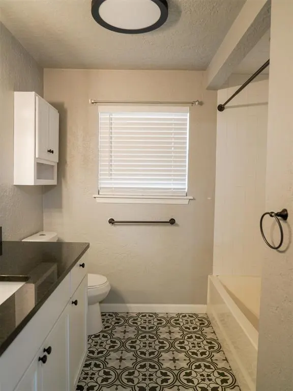 Photo 10 — 5719 NW Chestnut Lane, Lawton, OK 73505