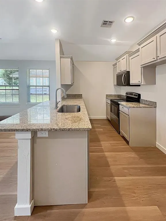Photo 5 — 805 SW Summit Avenue B, Lawton, OK 73501