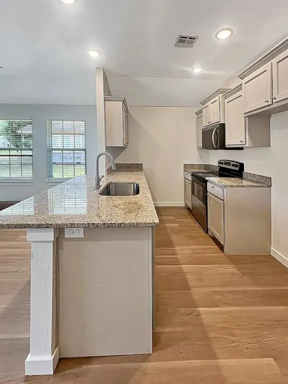 Photo 5 — 2106 Charles Whitlow Avenue 1, Lawton, OK 73501