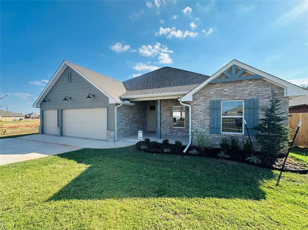Photo 2 — 2808 Summit Hollow Circle, Norman, OK 73071