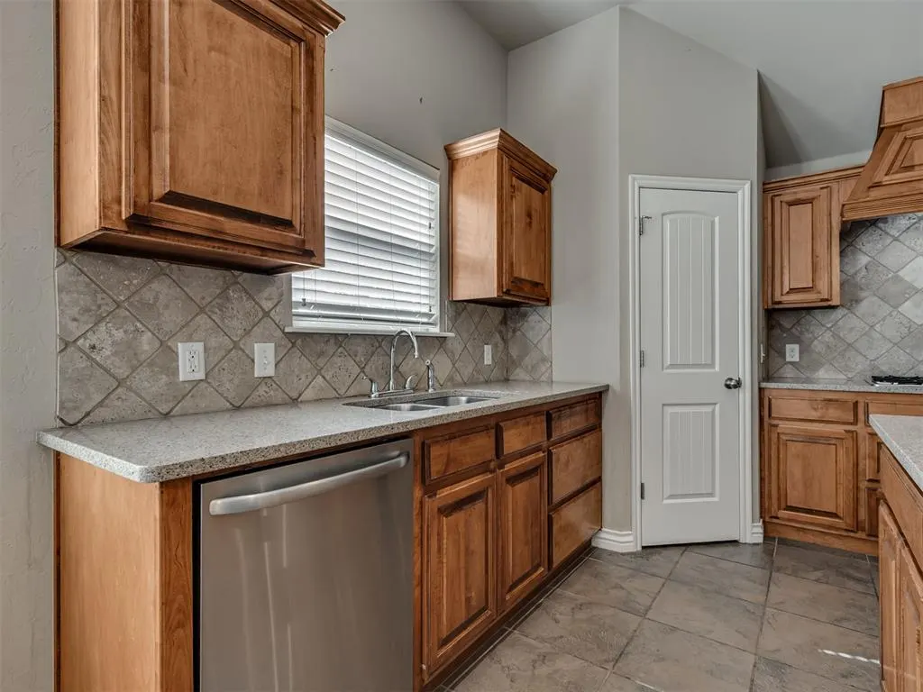 Photo 12 — 2416 SW 138th Street, Oklahoma City, OK 73170