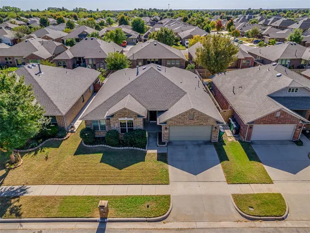 Photo 3 — 2416 SW 138th Street, Oklahoma City, OK 73170