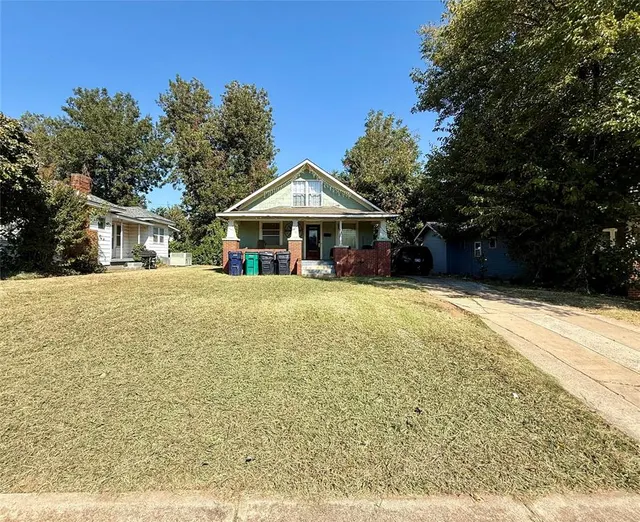 Photo 2 — 605 SW 26th Street, Oklahoma City, OK 73109
