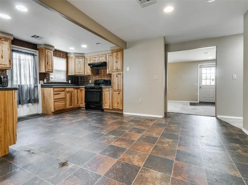 Photo 11 — 922 W 7TH Street, Stroud, OK 74079