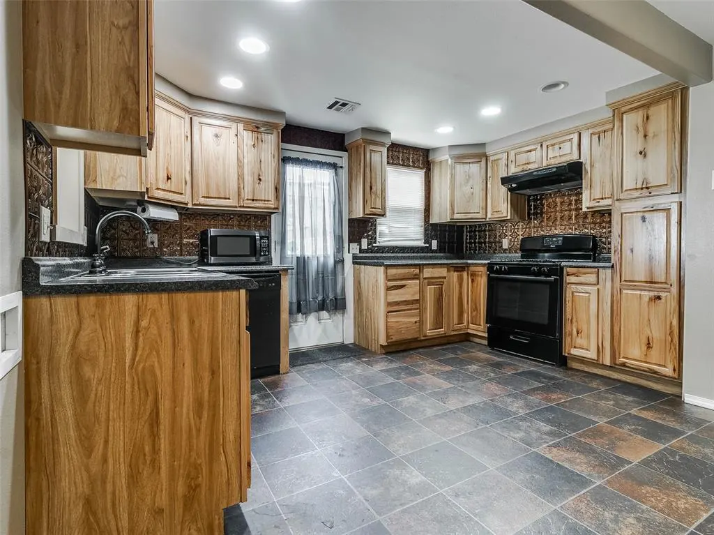 Photo 12 — 922 W 7TH Street, Stroud, OK 74079