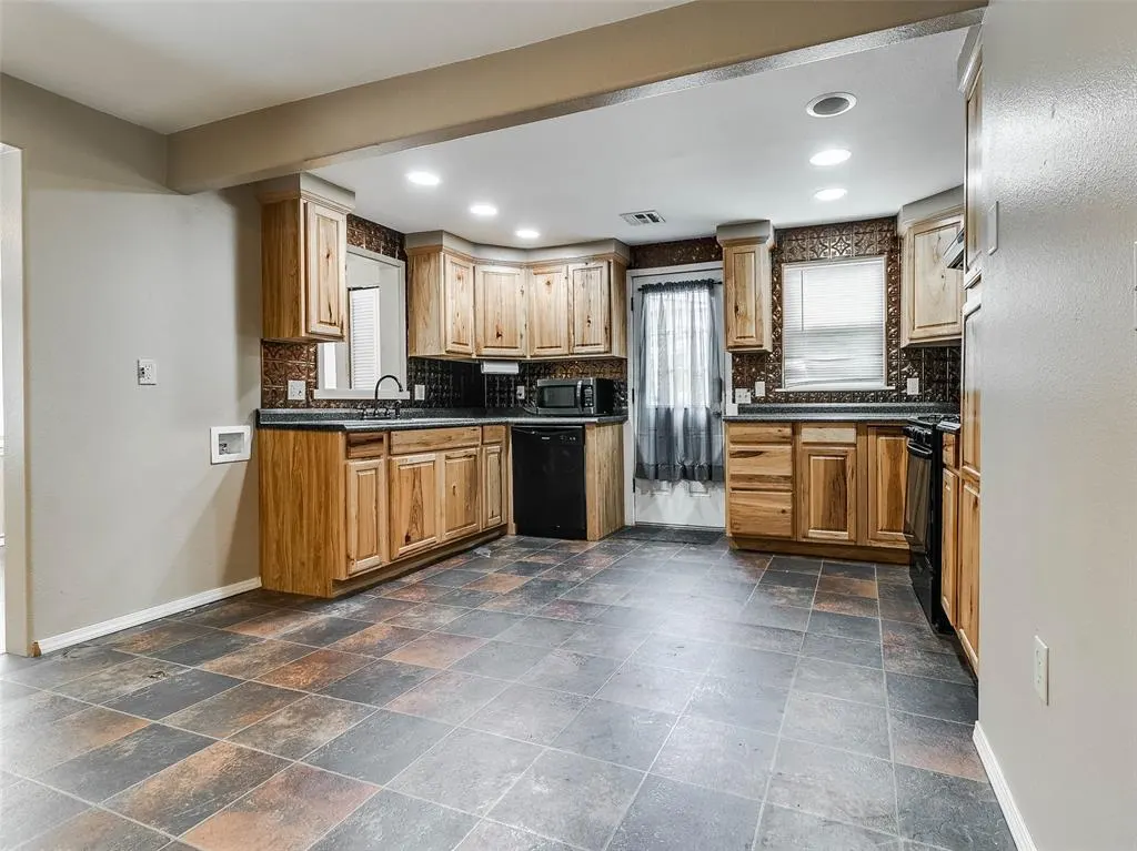 Photo 14 — 922 W 7TH Street, Stroud, OK 74079