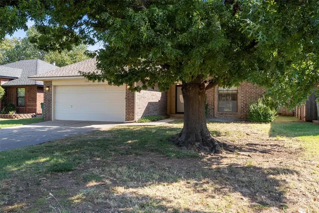 Photo 2 — 11512 Wallace Avenue, Oklahoma City, OK 73162