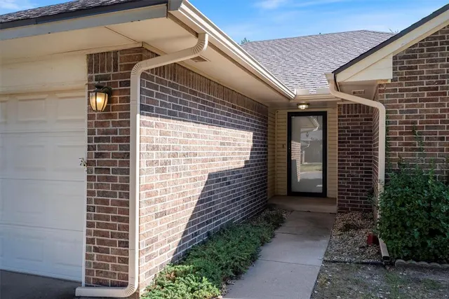 Photo 3 — 11512 Wallace Avenue, Oklahoma City, OK 73162