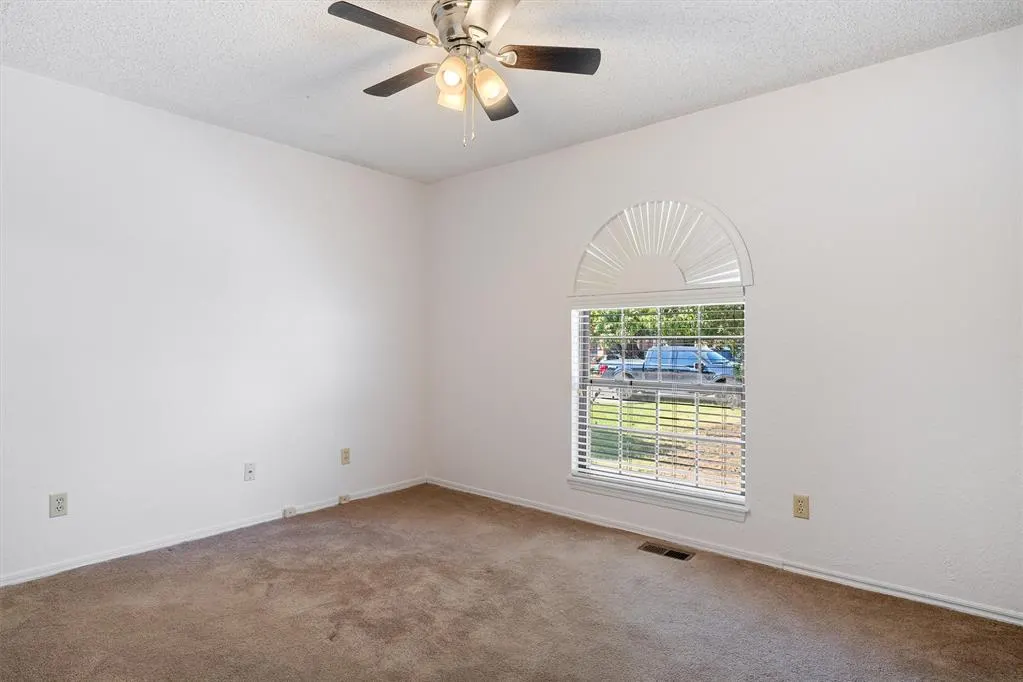 Photo 13 — 11512 Wallace Avenue, Oklahoma City, OK 73162