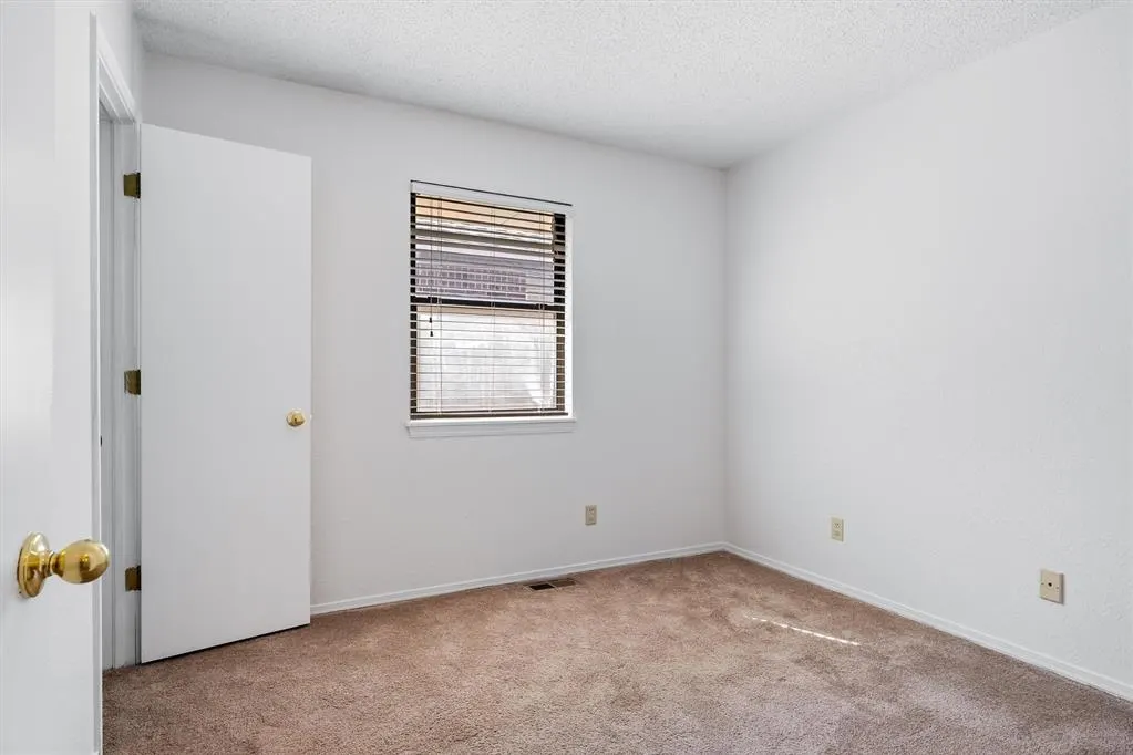 Photo 17 — 11512 Wallace Avenue, Oklahoma City, OK 73162
