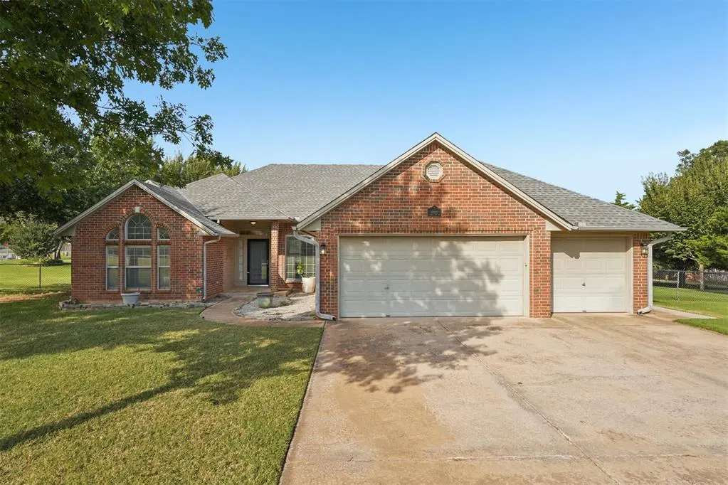 Front exterior — 10921 Turkey Run Drive, Edmond, OK 73025
