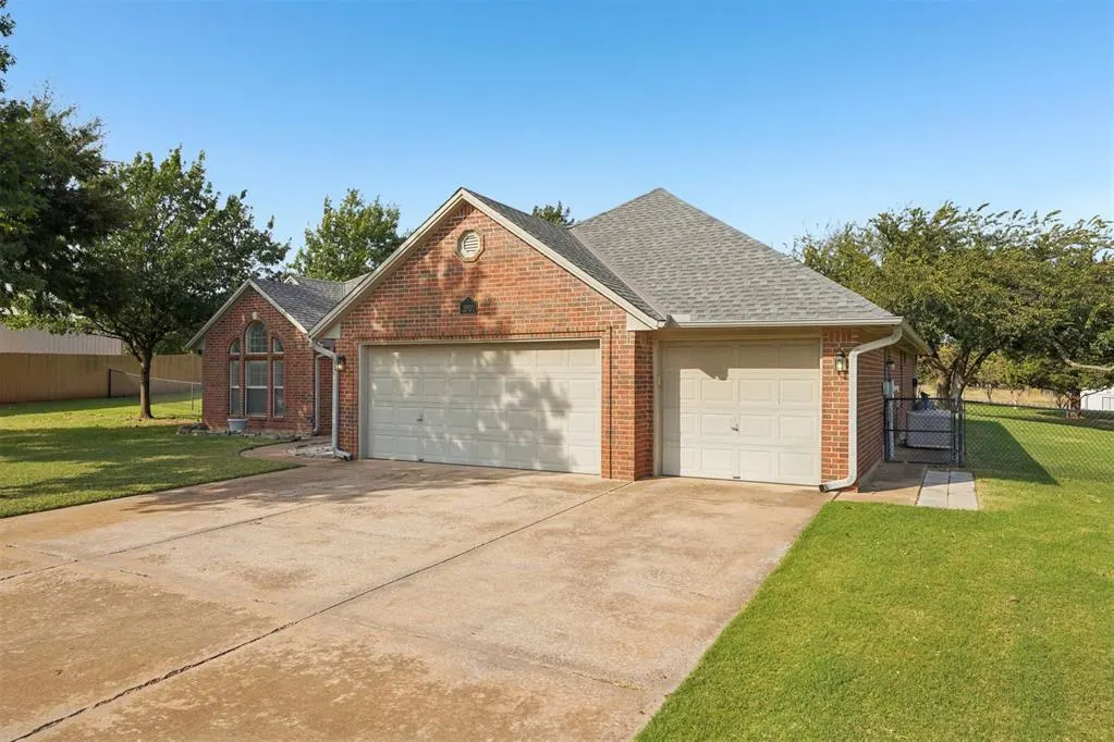 Photo 2 — 10921 Turkey Run Drive, Edmond, OK 73025