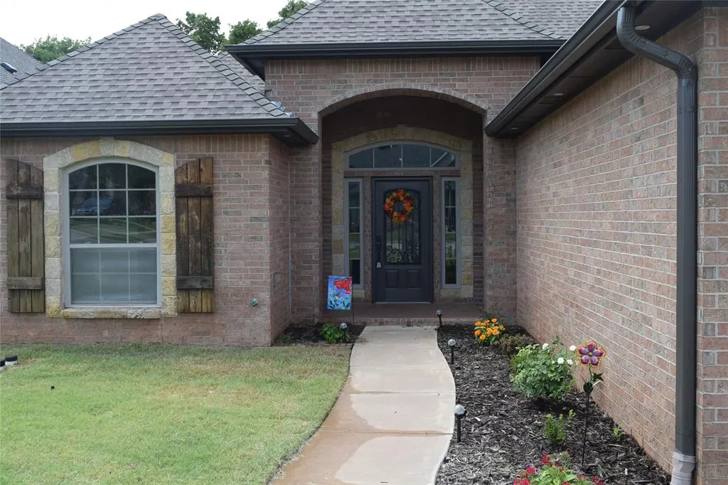 Photo 3 — 1713 Rain Tree Lane, Midwest City, OK 73130