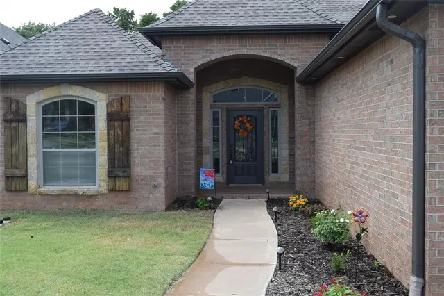 Photo 3 — 1713 Rain Tree Lane, Midwest City, OK 73130