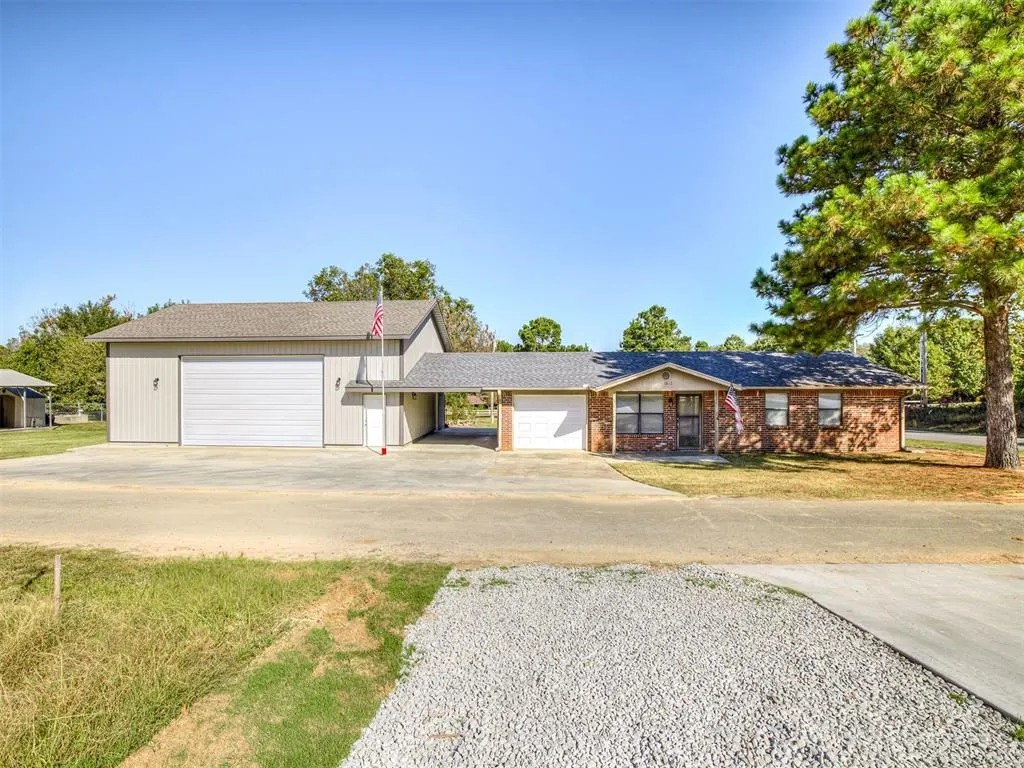 Front exterior — 1812 Sunset Drive, Eufaula, OK 74432