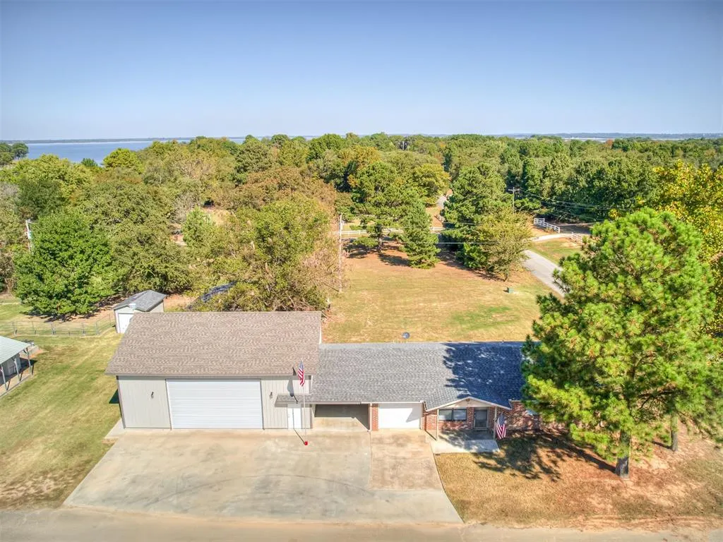 Photo 2 — 1812 Sunset Drive, Eufaula, OK 74432