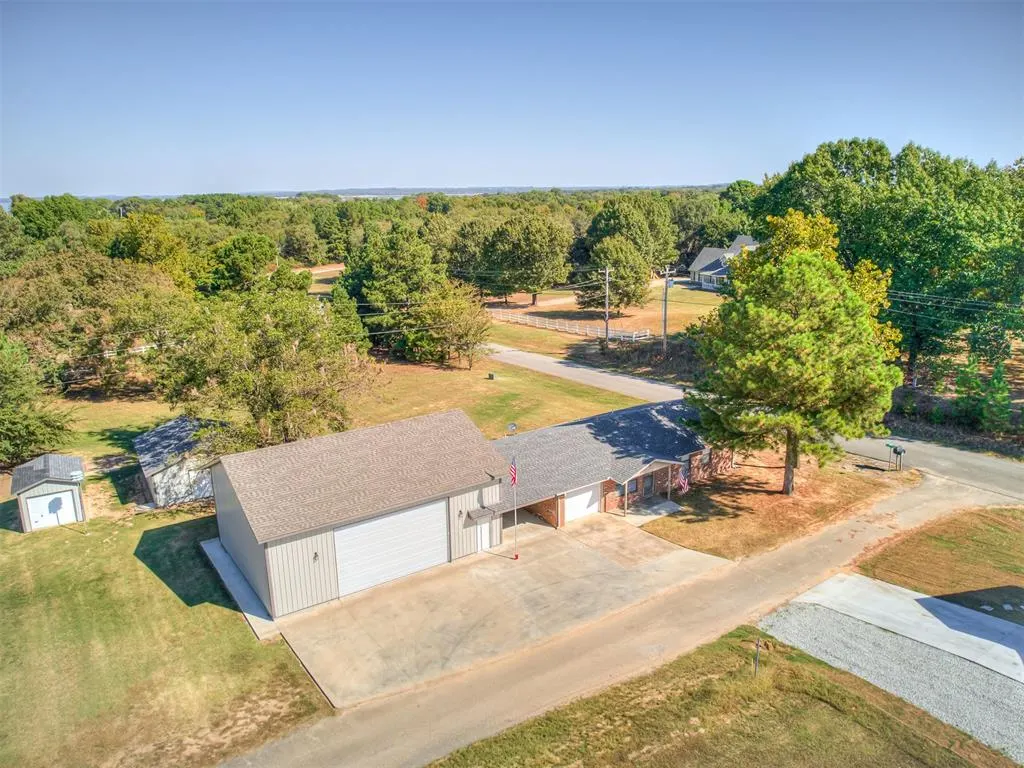 Photo 3 — 1812 Sunset Drive, Eufaula, OK 74432