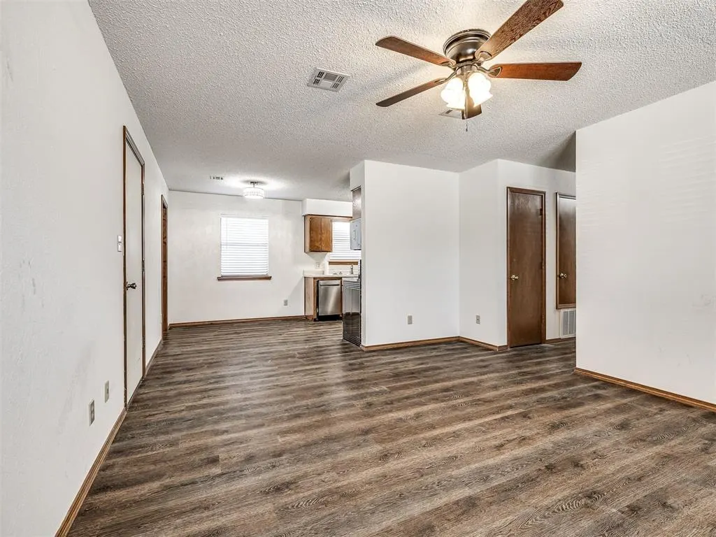 Photo 5 — 1812 Sunset Drive, Eufaula, OK 74432