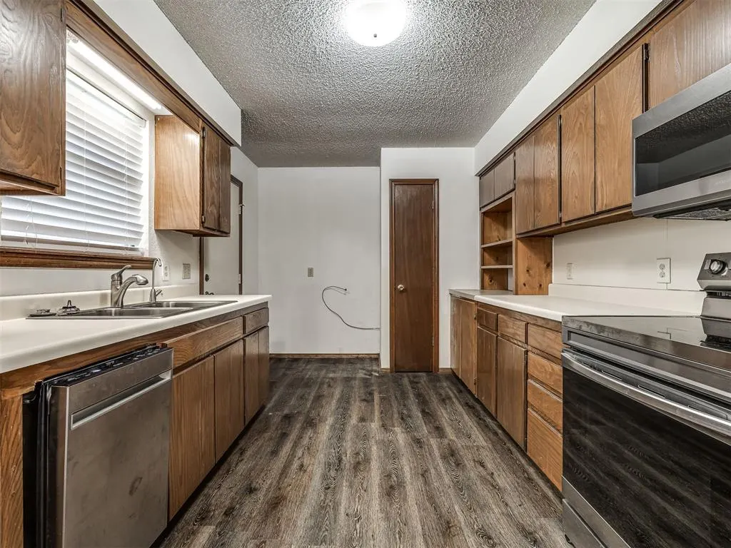 Photo 10 — 1812 Sunset Drive, Eufaula, OK 74432