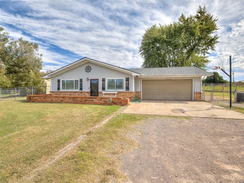 Photo 2 — 935 Pendergraft Lane, Blanchard, OK 73010