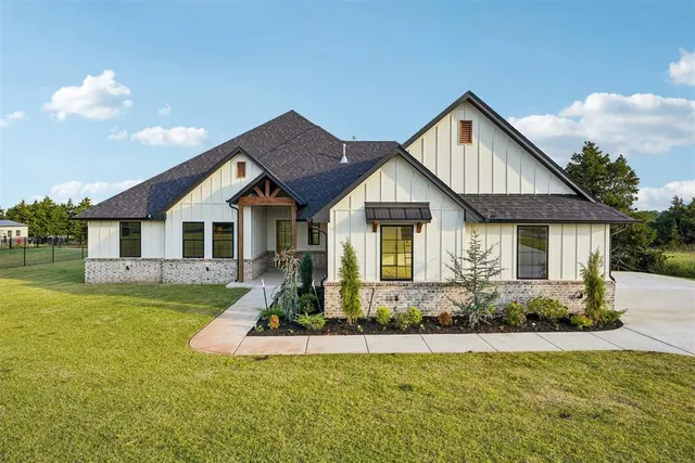 Front exterior — 4480 Raymond Lane, Guthrie, OK 73044