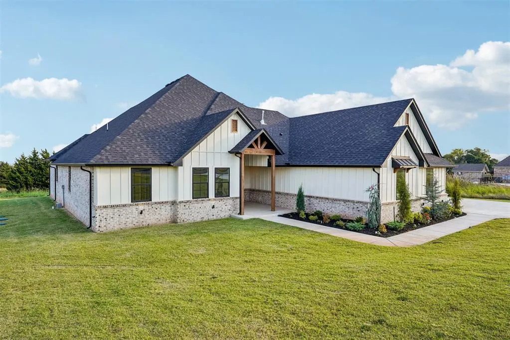Photo 2 — 4480 Raymond Lane, Guthrie, OK 73044
