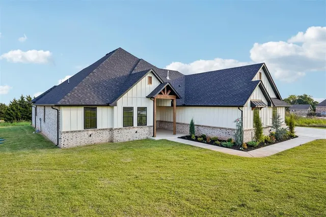 Photo 2 — 4480 Raymond Lane, Guthrie, OK 73044