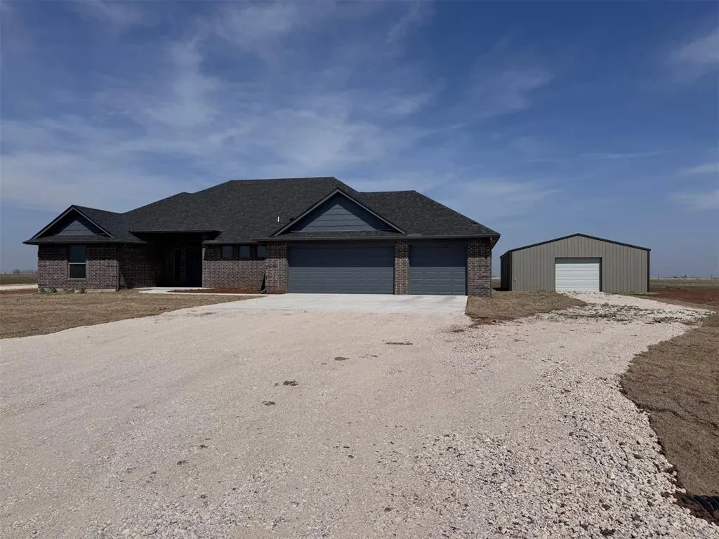 Front exterior — 24951 Belmont Pass, Cashion, OK 73016