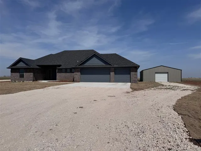 Front exterior — 24951 Belmont Pass, Cashion, OK 73016