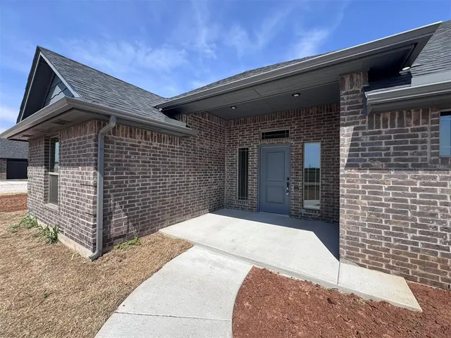 Photo 2 — 24951 Belmont Pass, Cashion, OK 73016