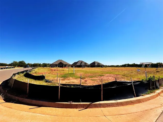 Photo 3 — 709 Manzano Drive, Norman, OK 73071