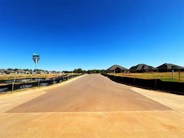 Photo 6 — 709 Manzano Drive, Norman, OK 73071