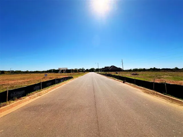 Photo 7 — 709 Manzano Drive, Norman, OK 73071