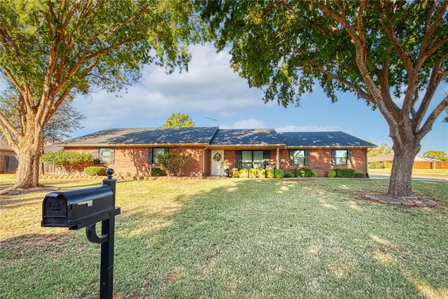 Photo 2 — 311 PEGGY Drive, Elk City, OK 73644