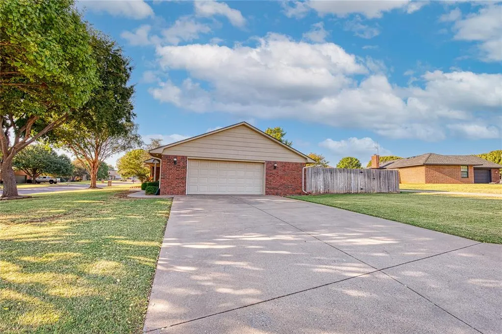 Photo 24 — 311 PEGGY Drive, Elk City, OK 73644