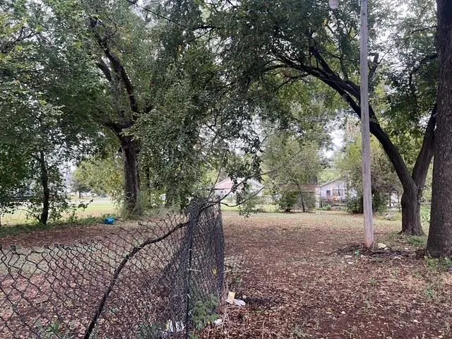 Photo 3 — 424 W Pennsylvania Avenue, Chickasha, OK 73018