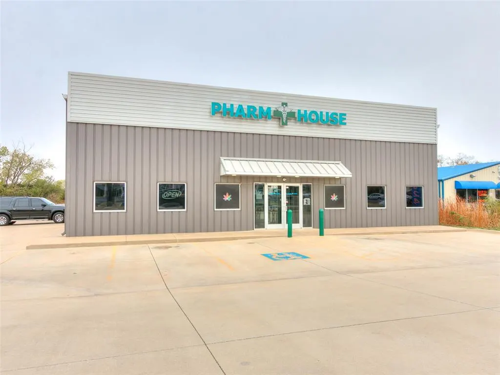 Front exterior — 1610 N Harrison Street, Shawnee, OK 74804