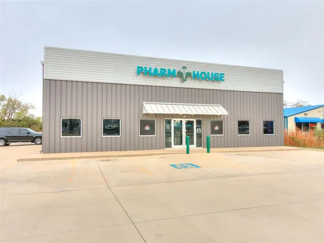 Front exterior — 1610 N Harrison Street, Shawnee, OK 74804