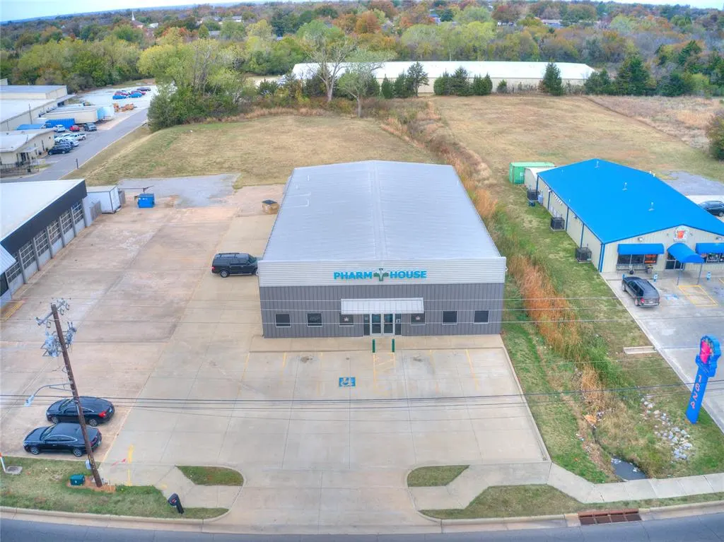 Photo 4 — 1610 N Harrison Street, Shawnee, OK 74804
