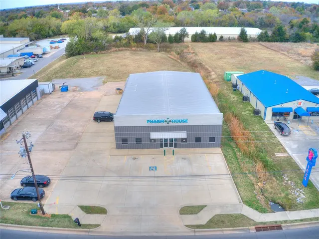 Photo 4 — 1610 N Harrison Street, Shawnee, OK 74804
