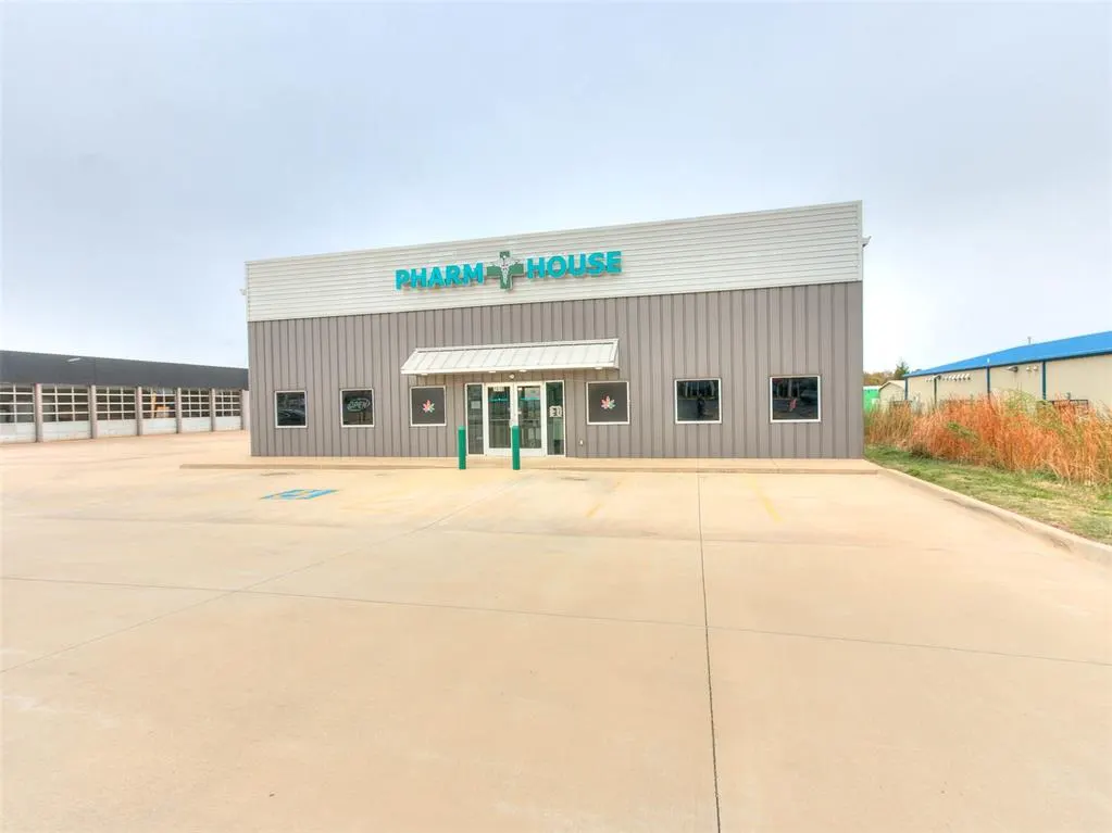 Photo 3 — 1610 N Harrison Street, Shawnee, OK 74804