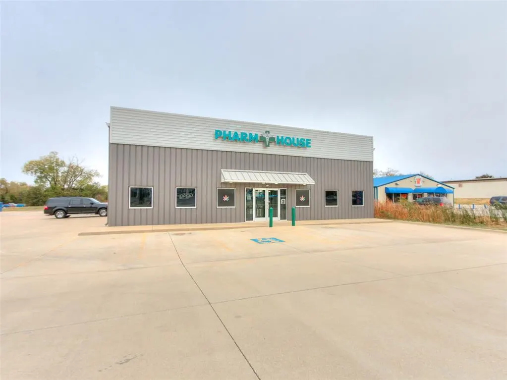 Photo 2 — 1610 N Harrison Street, Shawnee, OK 74804