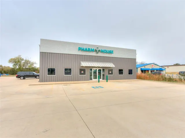 Photo 2 — 1610 N Harrison Street, Shawnee, OK 74804