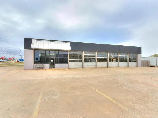 Photo 2 — 1602 N Harrison Avenue, Shawnee, OK 74804