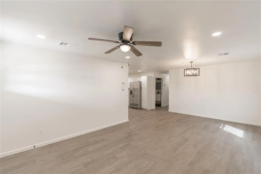 Photo 3 — 533 Parkhill Circle, Newcastle, OK 73065