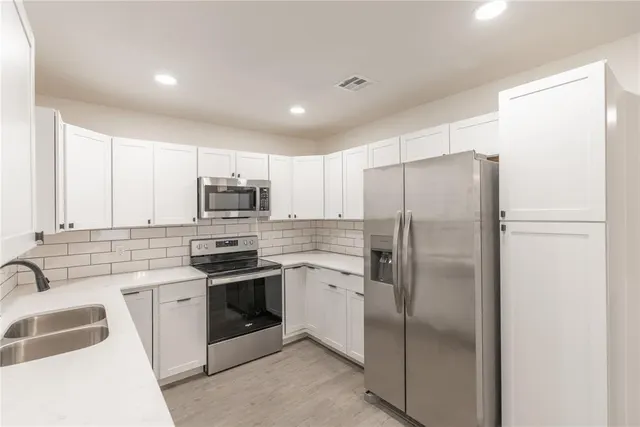 Photo 4 — 531 Parkhill Circle, Newcastle, OK 73065