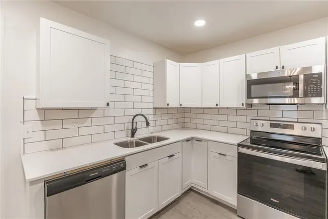 Photo 6 — 531 Parkhill Circle, Newcastle, OK 73065