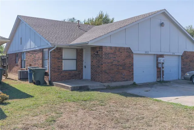 Photo 3 — 152 Barrett Place, Edmond, OK 73003