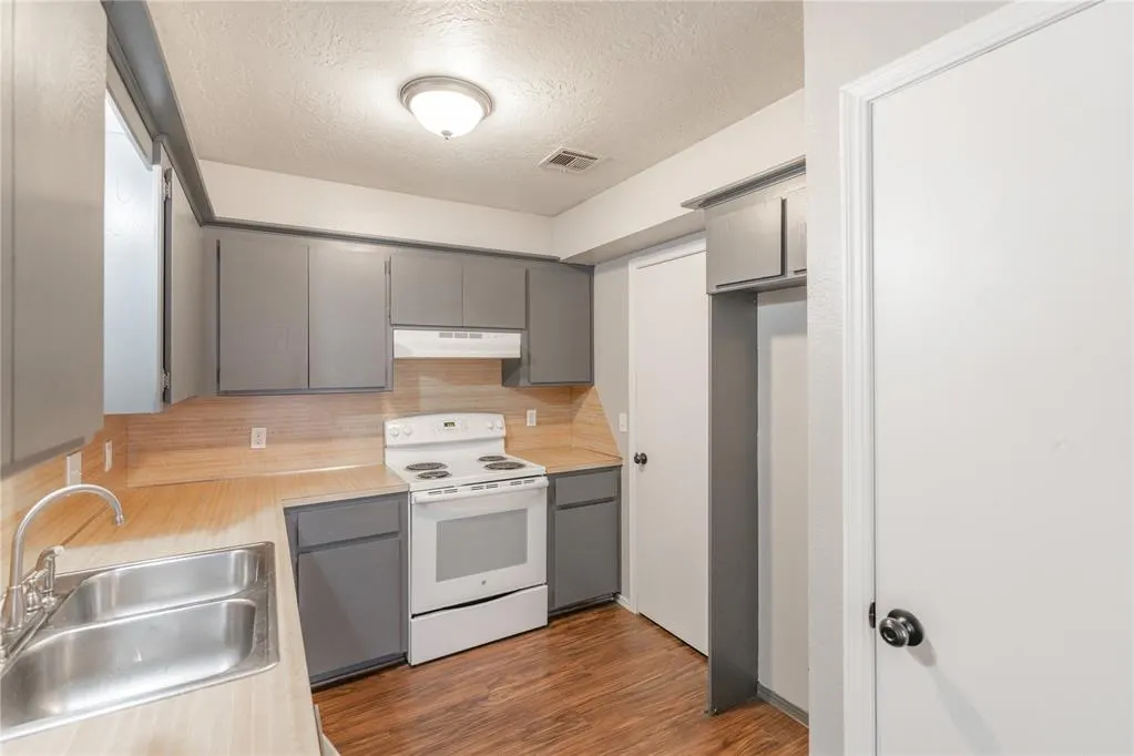 Photo 9 — 152 Barrett Place, Edmond, OK 73003